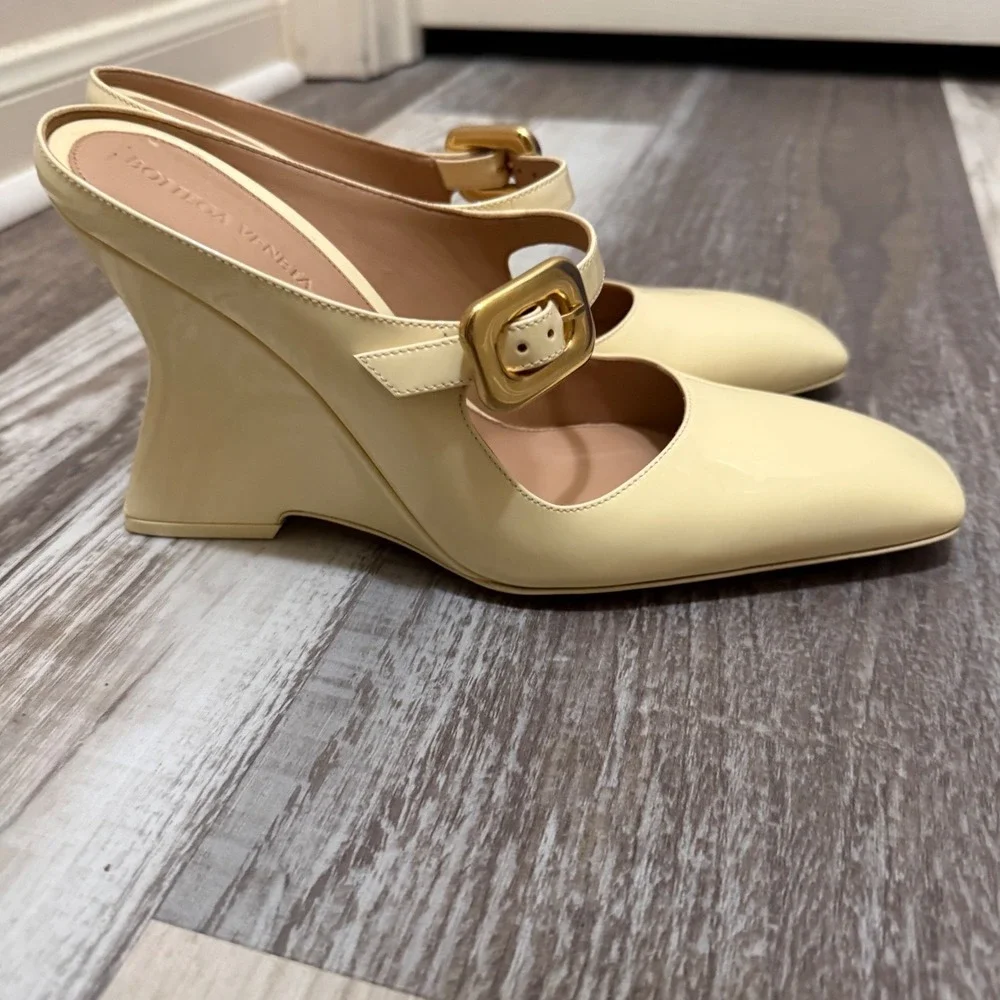 Bottega Veneta Wedge Cream Patent Leather Square‎ Toe Mary Jane Buckle Heels 40